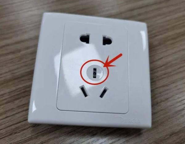 隐藏式摄像头远控五孔插座